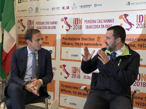 il governatore FVG, Massimiliano Fedriga, e il ministro dell'Interno, Matteo Salvini, al forum IDN di Milano